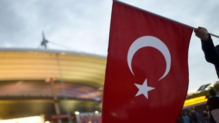 https://betting.betfair.com/football/Turkey%20Turkish%20flag%201280.jpg